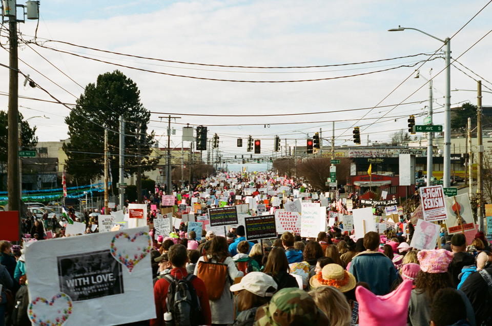 Seattle Women's March - crowd crosses 14th ave